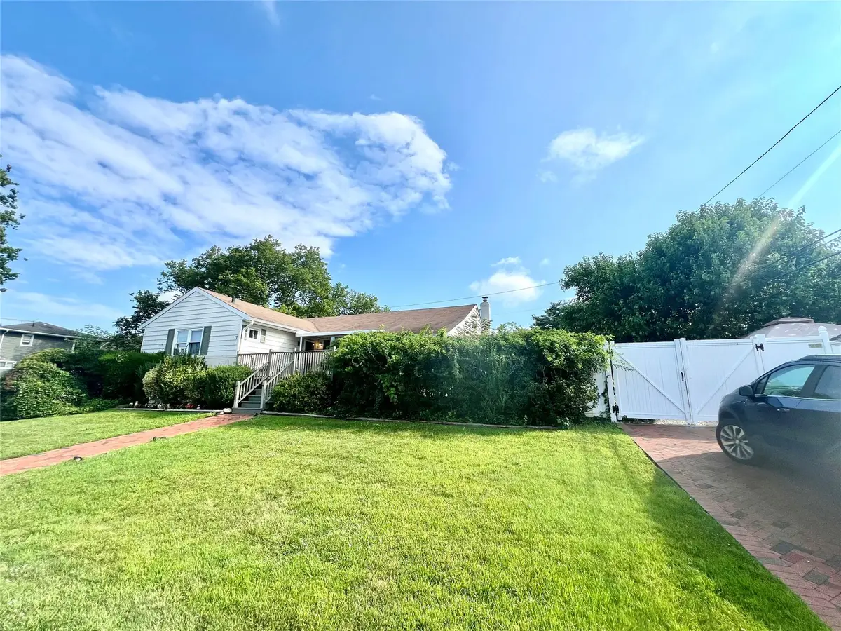 11 Pearl Street, North Woodmere, NY 11581 - Image #1