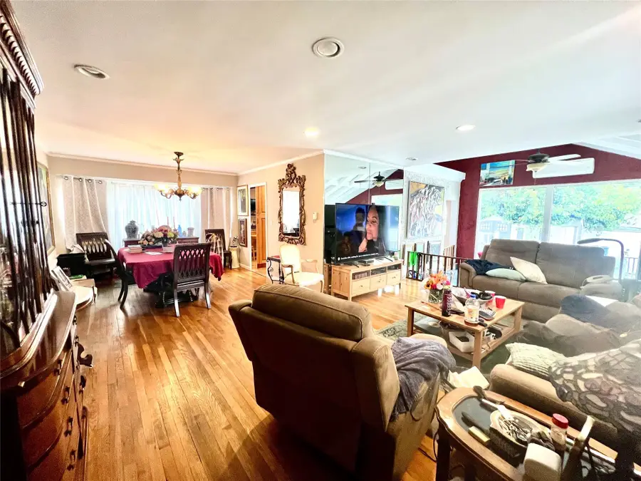 11 Pearl Street, North Woodmere, NY 11581 - Image #2