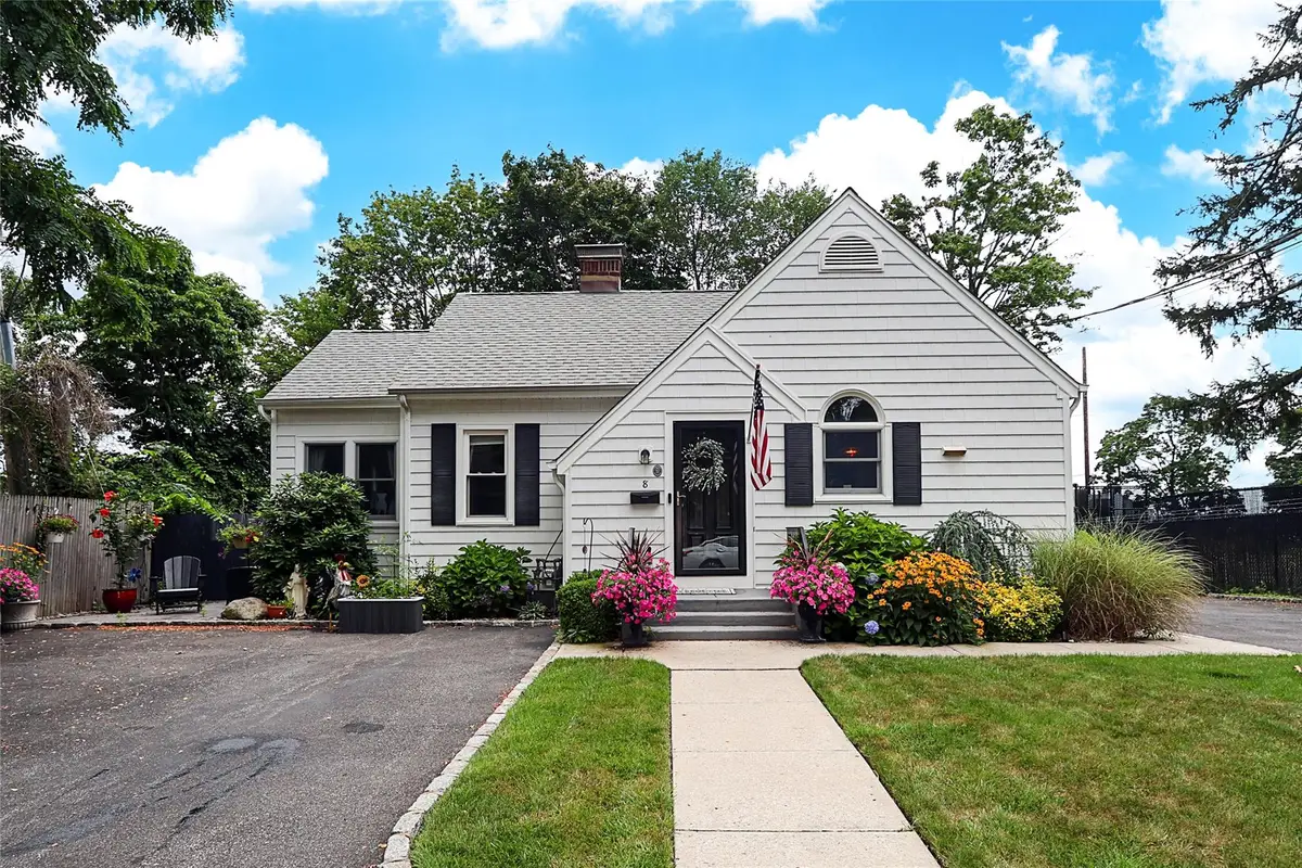 8 Dumond Place, Glen Head, NY 11545 - Image #1