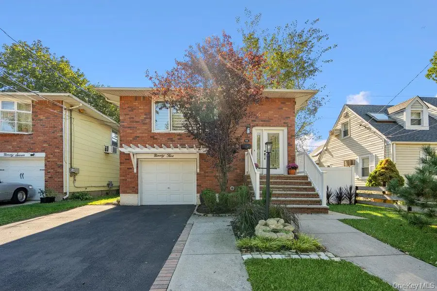 95 Foster Avenue, Valley Stream, NY 11580 - Image #2