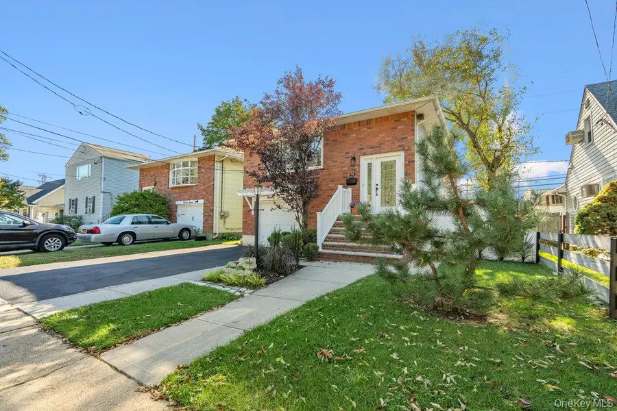 95 Foster Avenue, Valley Stream, NY 11580 - Image #3