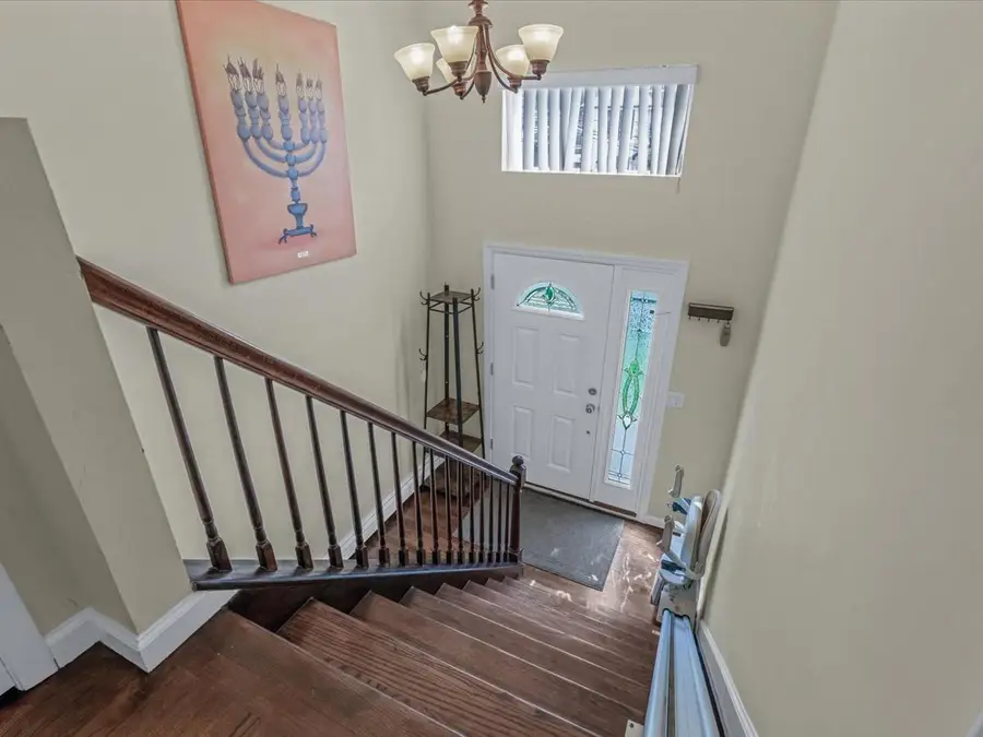 23 Genevieve Place, Great Neck, NY 11021 - Image #2