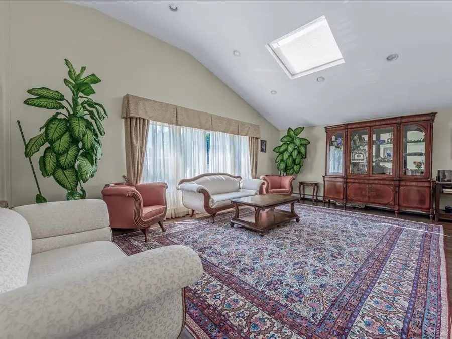 23 Genevieve Place, Great Neck, NY 11021 - Image #3