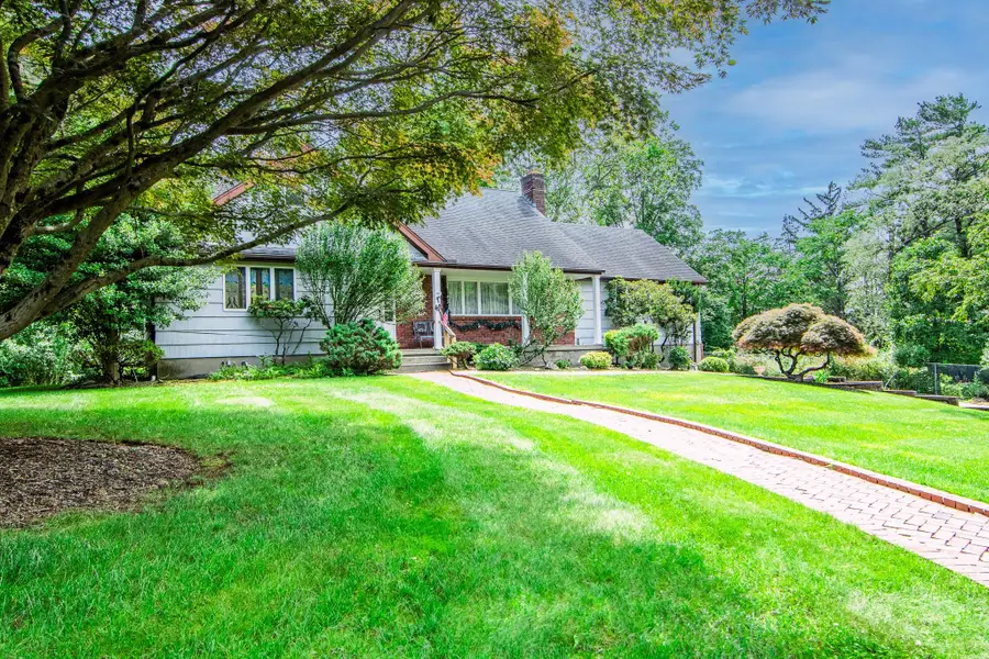 11 Hillside Court, Suffern, NY 10901 - Image #2