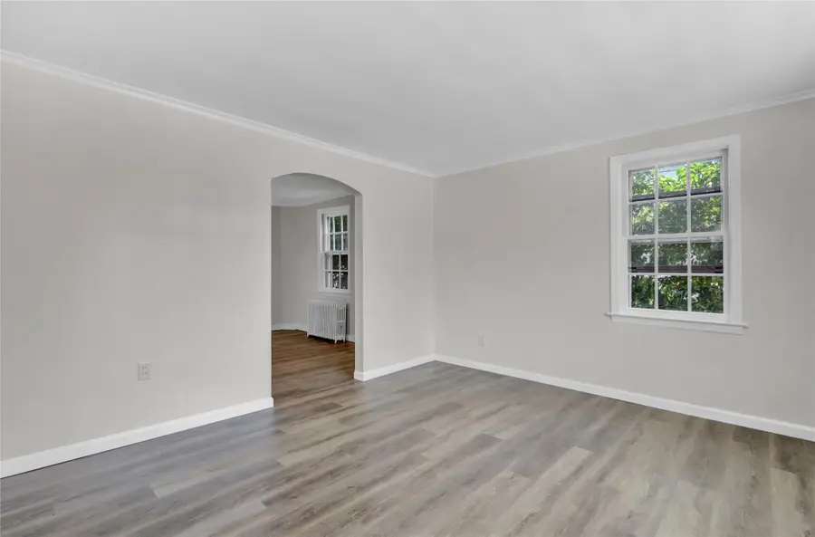 10 Valentine Street, Glen Cove, NY 11542 - Image #3