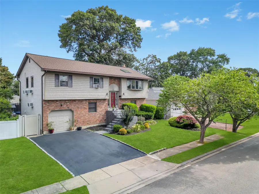 5 Tomes Avenue, Farmingdale, NY 11735 - Image #3