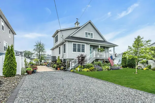 10 Garfield Place, Massapequa, NY 11758