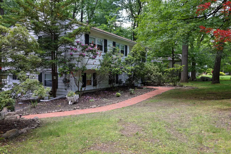 21 Edgebrook Lane, Airmont, NY 10952 - Image #2