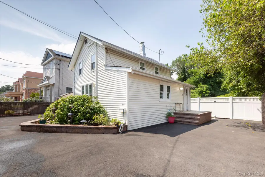 104 Tier Street, Bronx, NY 10464 - Image #2