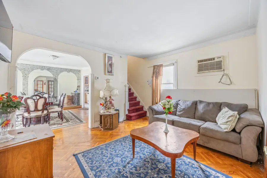 10446 199th Street, Saint Albans, NY 11412 - Image #2