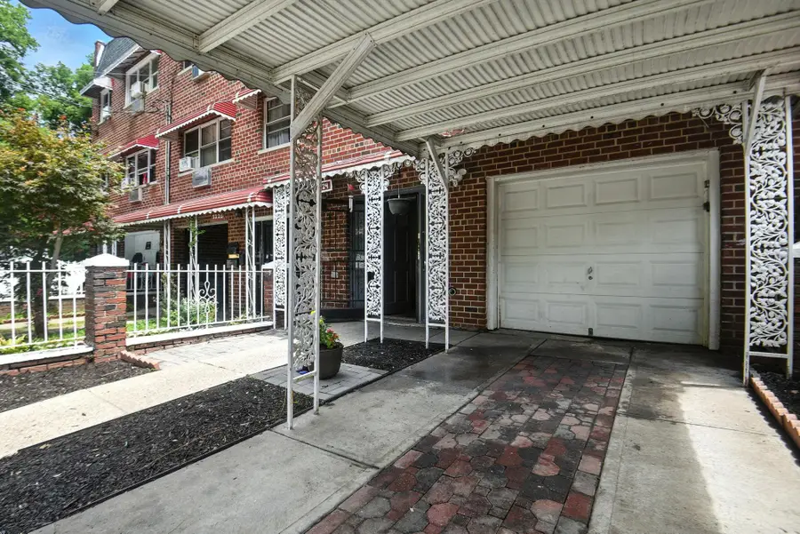 3224 Gunther Avenue, Bronx, NY 10469 - Image #2