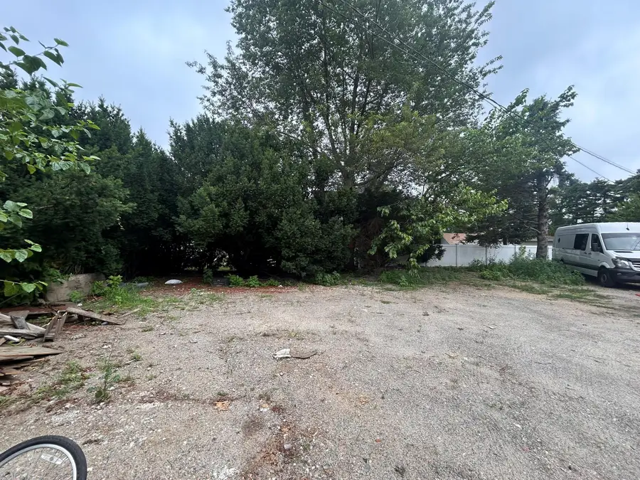 20 Longfellow Avenue, Westbury, NY 11590 - Image #2