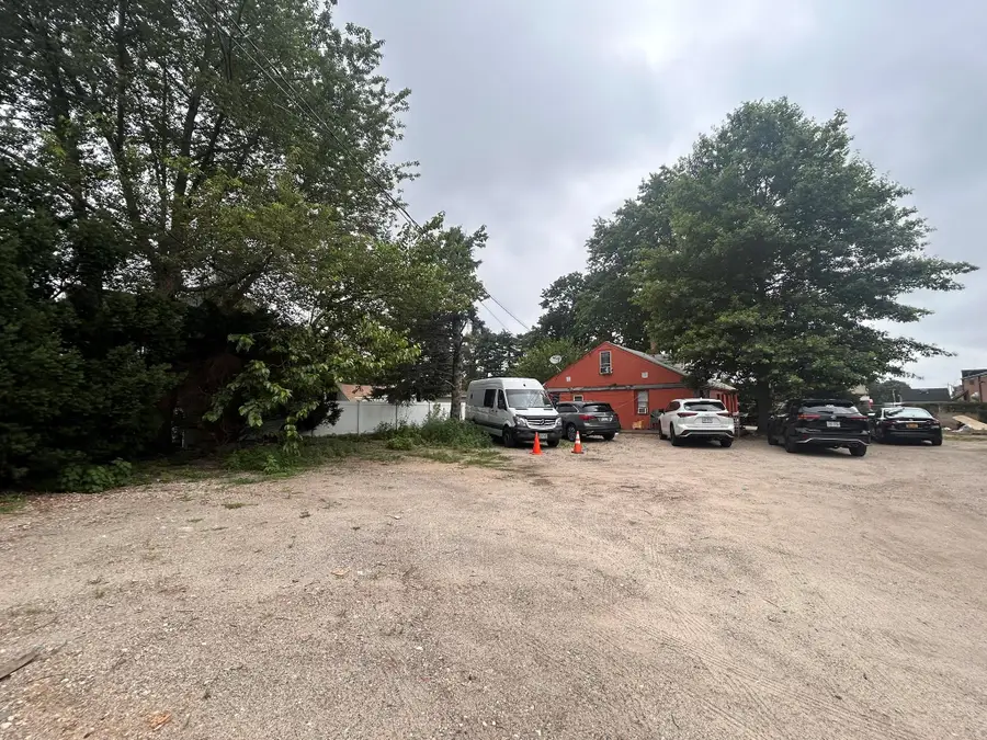 20 Longfellow Avenue, Westbury, NY 11590 - Image #3