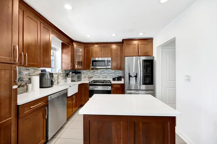 946 Balcom Avenue, Bronx, NY 10465 - Image #2