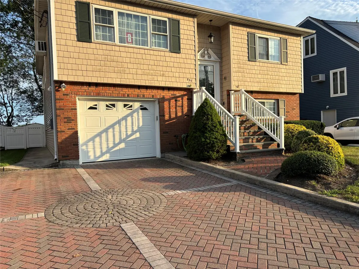 557 Southside Avenue, Freeport, NY 11520 - Image #1