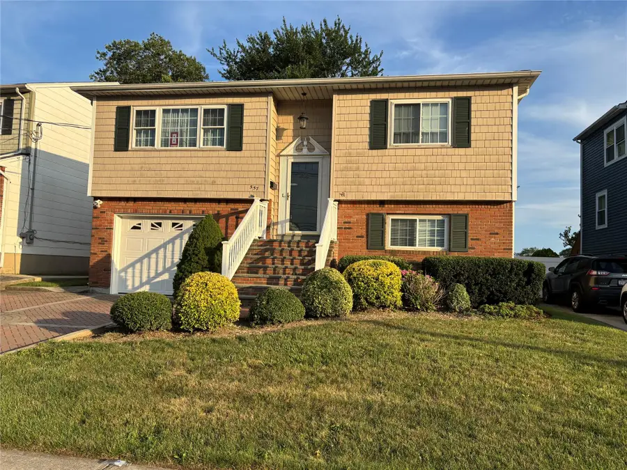 557 Southside Avenue, Freeport, NY 11520 - Image #2