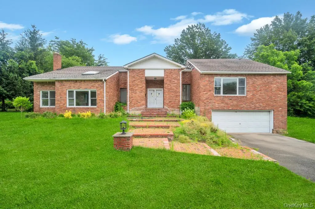 106 Woods Drive, Roslyn, NY 11576 - Image #1