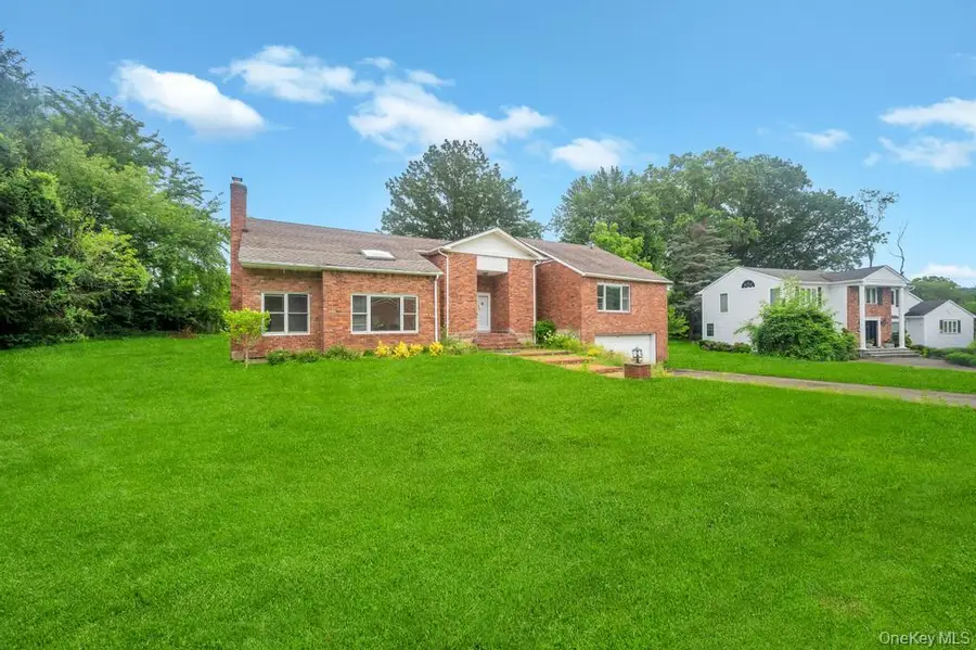 106 Woods Drive, Roslyn, NY 11576 - Image #3