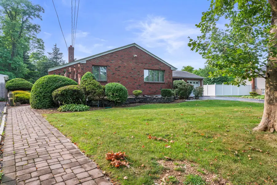 60 Wheatfield Lane, Commack, NY 11725 - Image #3