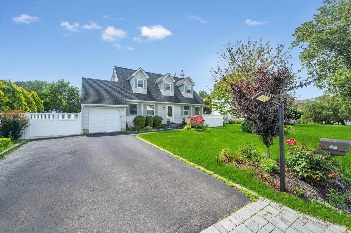 34 Harlem Avenue, Medford, NY 11763 - Image #1