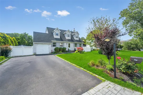 34 Harlem Avenue, Medford, NY 11763