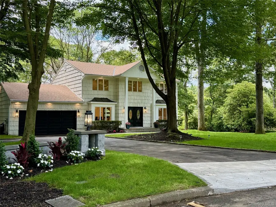 7 Northwood Court, Dix Hills, NY 11746 - Image #2