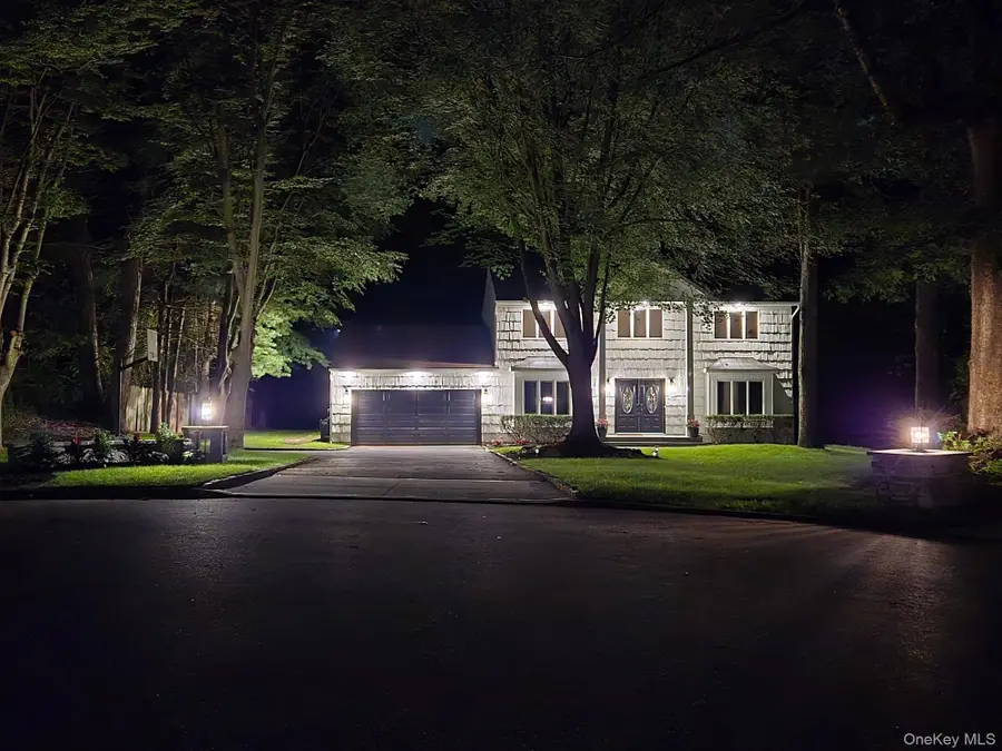 7 Northwood Court, Dix Hills, NY 11746 - Image #3