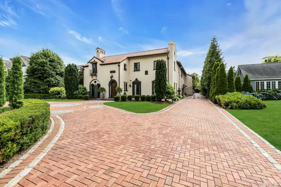 259 Lakeview Avenue W, Brightwaters, NY 11718 - Image #2