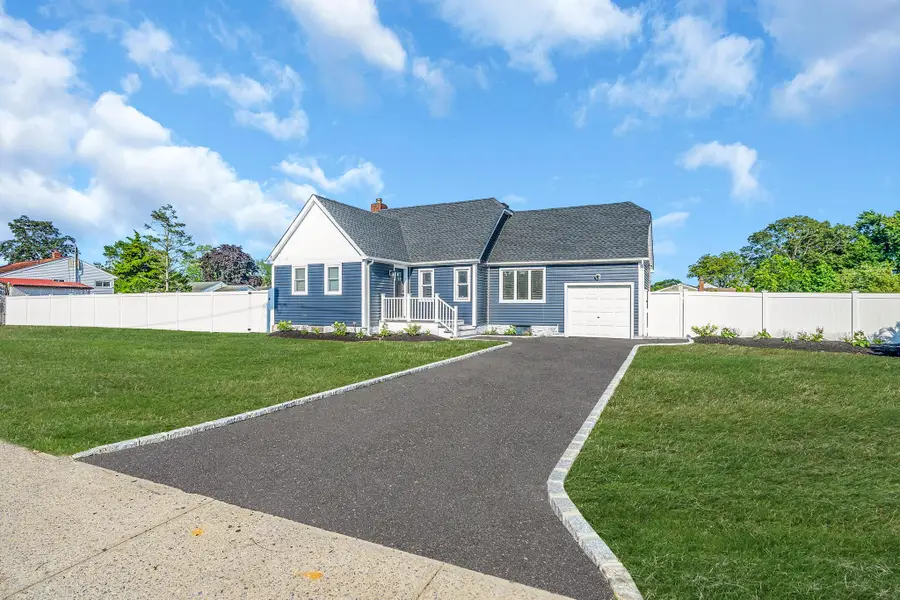 105 Commack Road, North Babylon, NY 11703 - Image #2