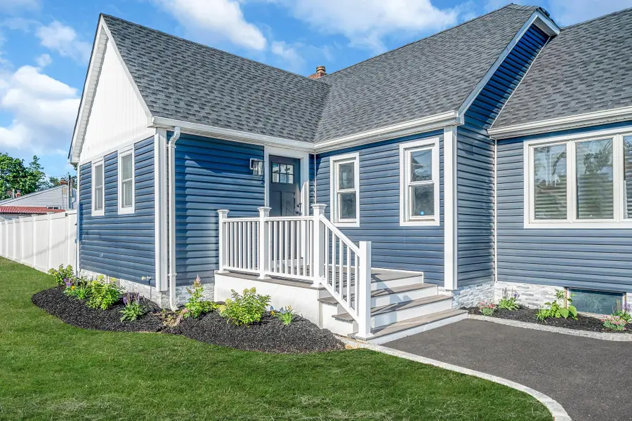 105 Commack Road, North Babylon, NY 11703 - Image #3