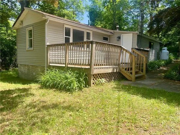 17 Hide Away Lane, Bloomingburg, NY 12721