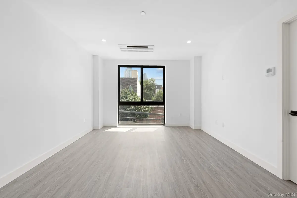 46-40 Vernon Boulevard #3A, Long Island City, NY 11101 - Image #1