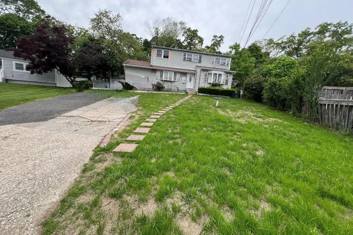 232 Sugarwood Lane, Central Islip, NY 11722 - Image #1