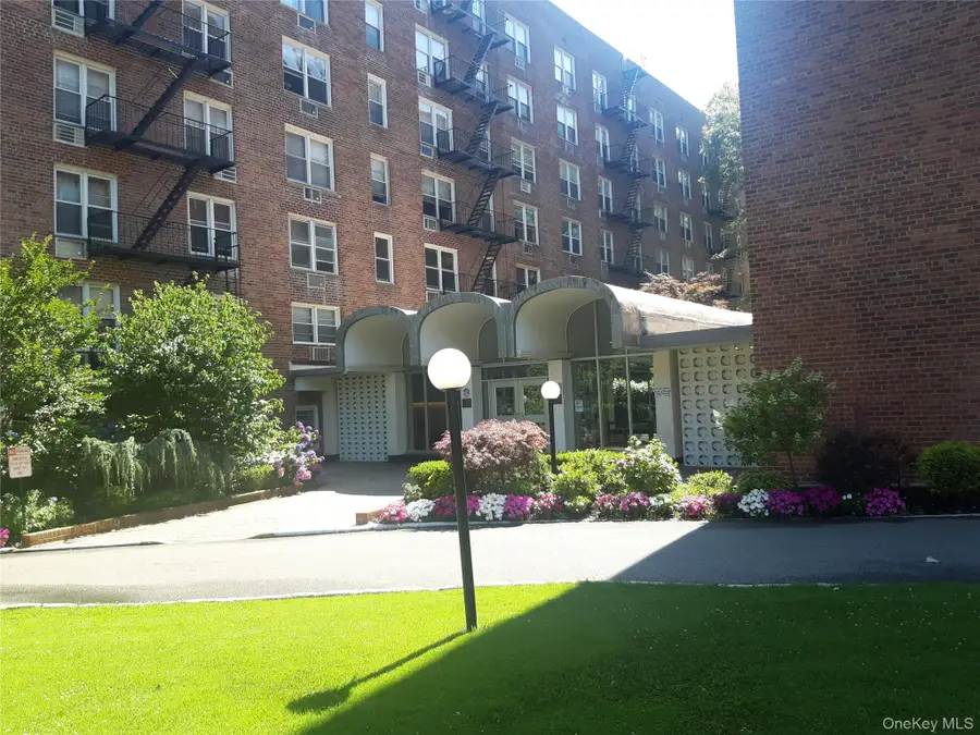 54-40 Little Neck Parkway #4M, Little Neck, NY 11362 - Image #2