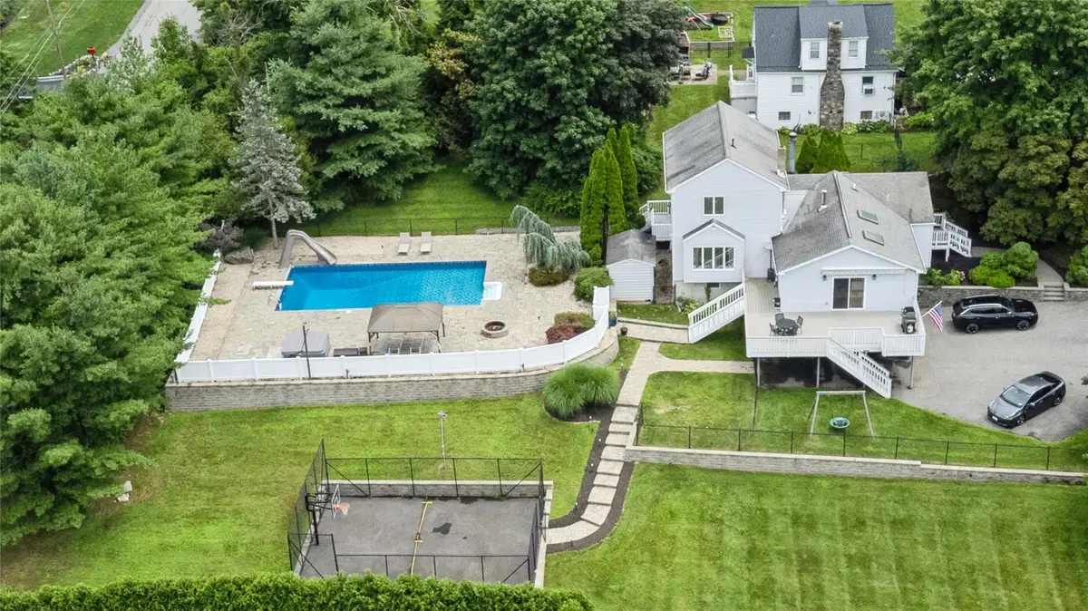 14 Gleneida Boulevard, Mahopac, NY 10541 - Image #1