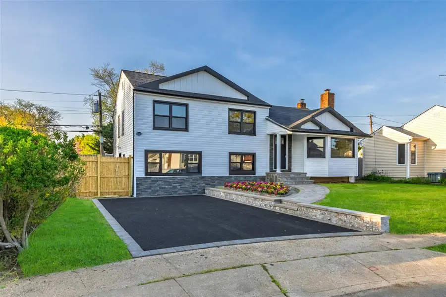 38 Bradford Lane, Bethpage, NY 11714 - Image #2