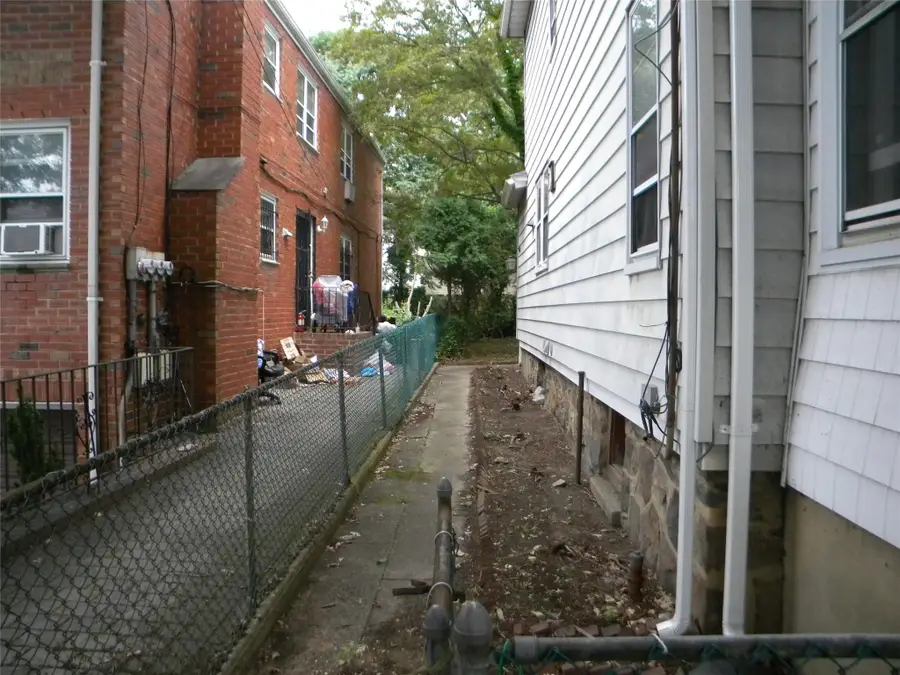 4529 Marathon Parkway, Douglaston, NY 11362 - Image #2