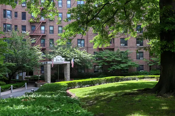 84-01 Main St #410, Briarwood, NY 11435