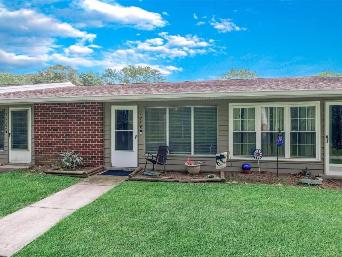 195 E Newcastle Court, Ridge, NY 11961 - Image #1