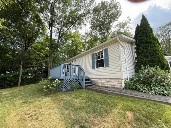 551 5th Avenue, Middletown, NY 10941