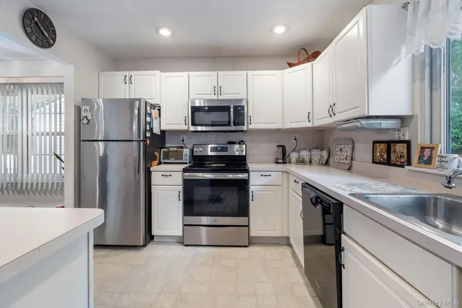 304 Kingston Court, Ridge, NY 11961 - Image #2