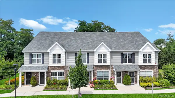 132 Weatherby Lane #132, Central Islip, NY 11722