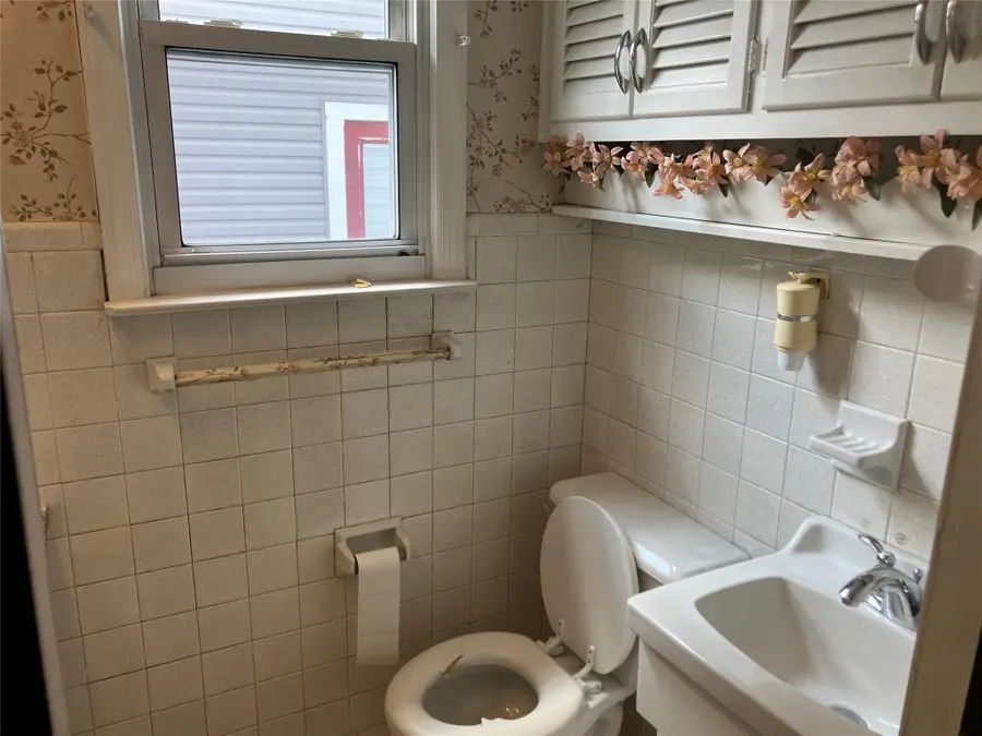 50 Fordham Street, Williston Park, NY 11596 - Image #3