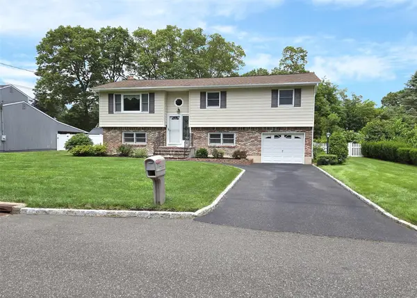 27 Donald Street, Holbrook, NY 11741