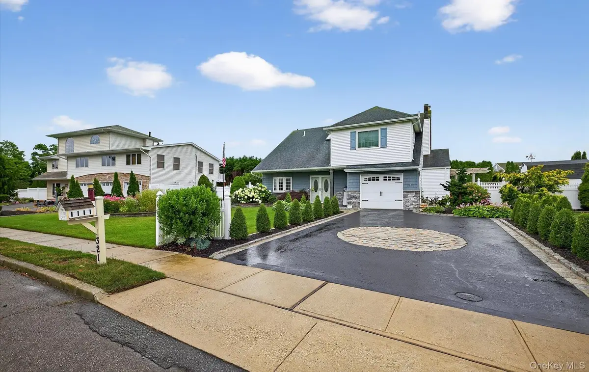 321 Lagoon Drive S, Copiague, NY 11726 - Image #1