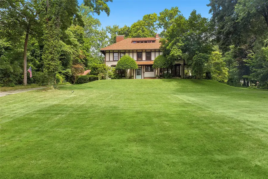 7 Edgehill Road, Glen Cove, NY 11542 - Image #2