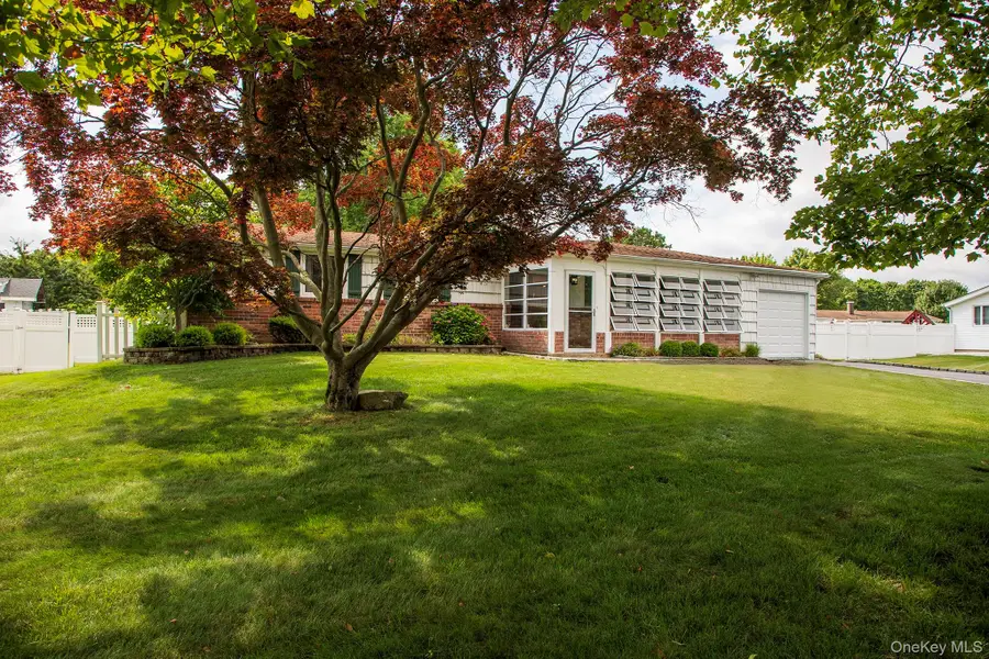 6 Freshman Lane, Stony Brook, NY 11790 - Image #2