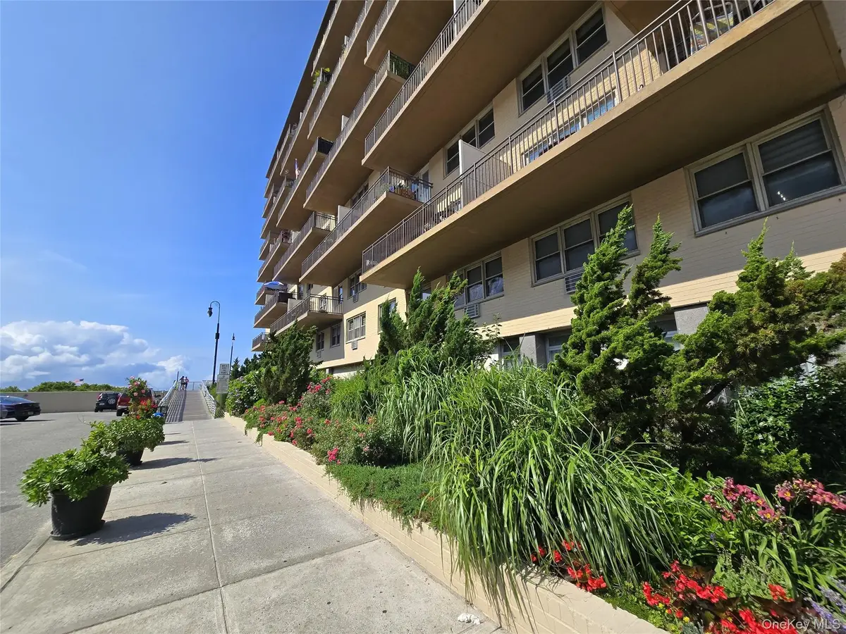 25 Neptune Boulevard #2T, Long Beach, NY 11561 - Image #1