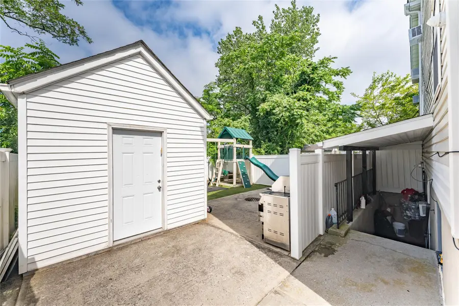 1051 Bay 32nd Street, Far Rockaway, NY 11691 - Image #3