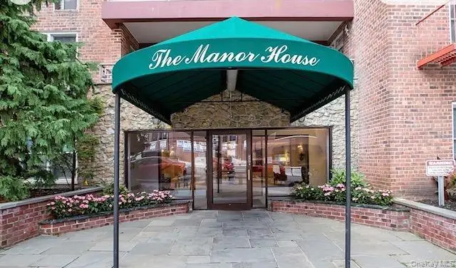 24120 Northern Boulevard #4C, Douglaston, NY 11362 - Image #1